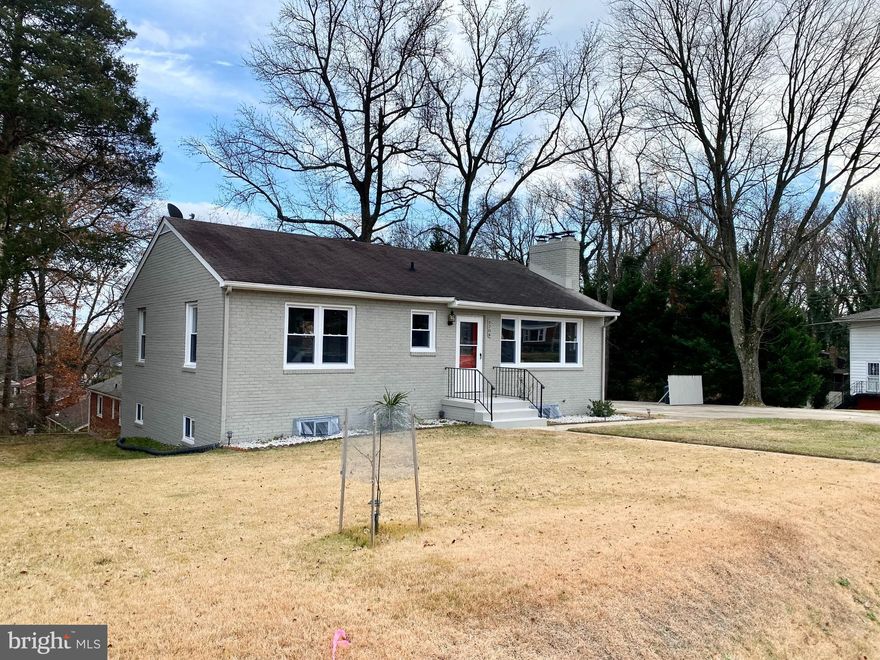 Gorgeously renovated. New Windows, New Appliances, New Kitchen, New bathrooms, New lightings, New floors, Freshly Painted. Huge 3-lane Driveway.