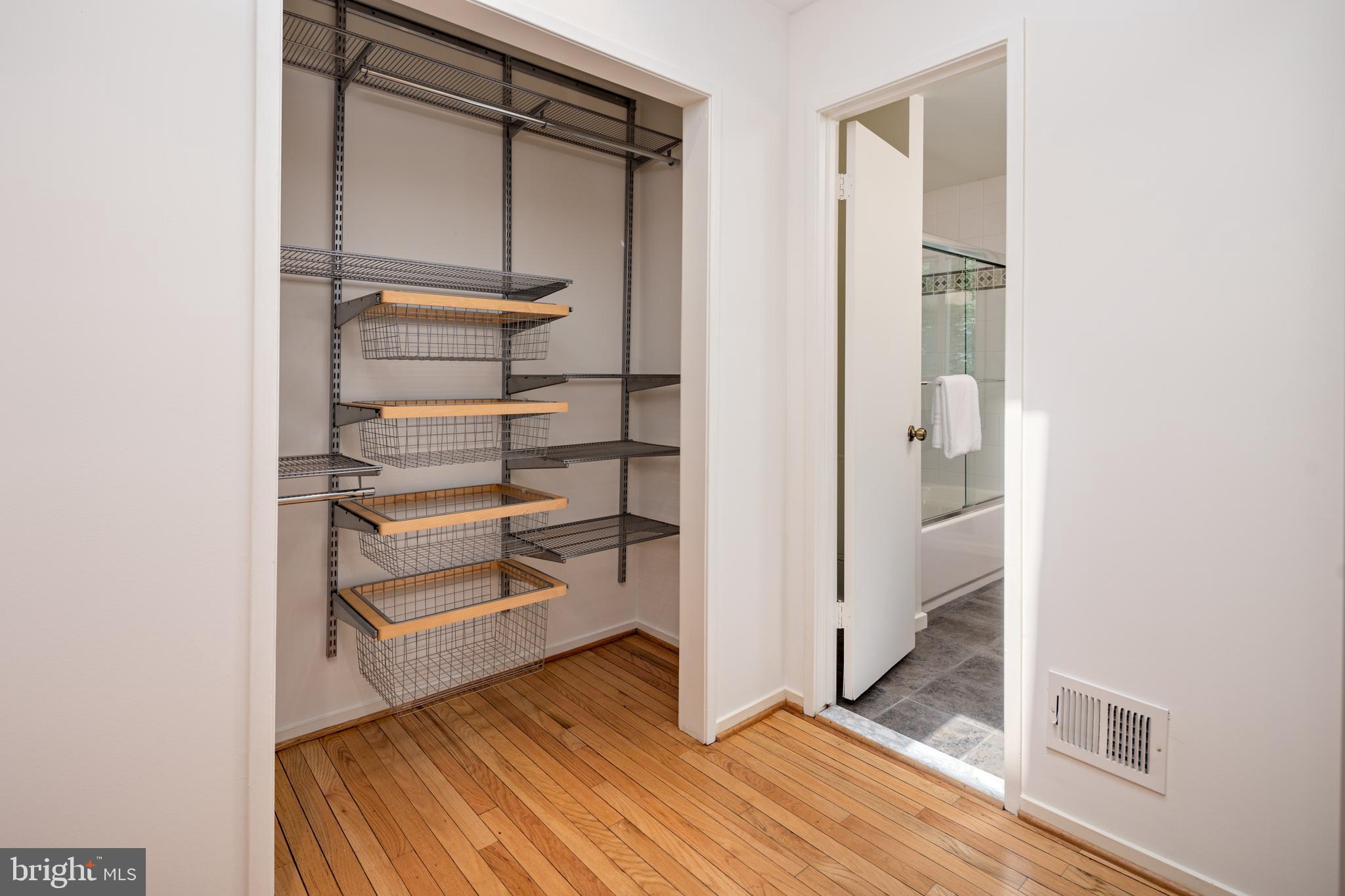 CONGRESSIONAL COUNTRY CLUB ESTATES - Residential