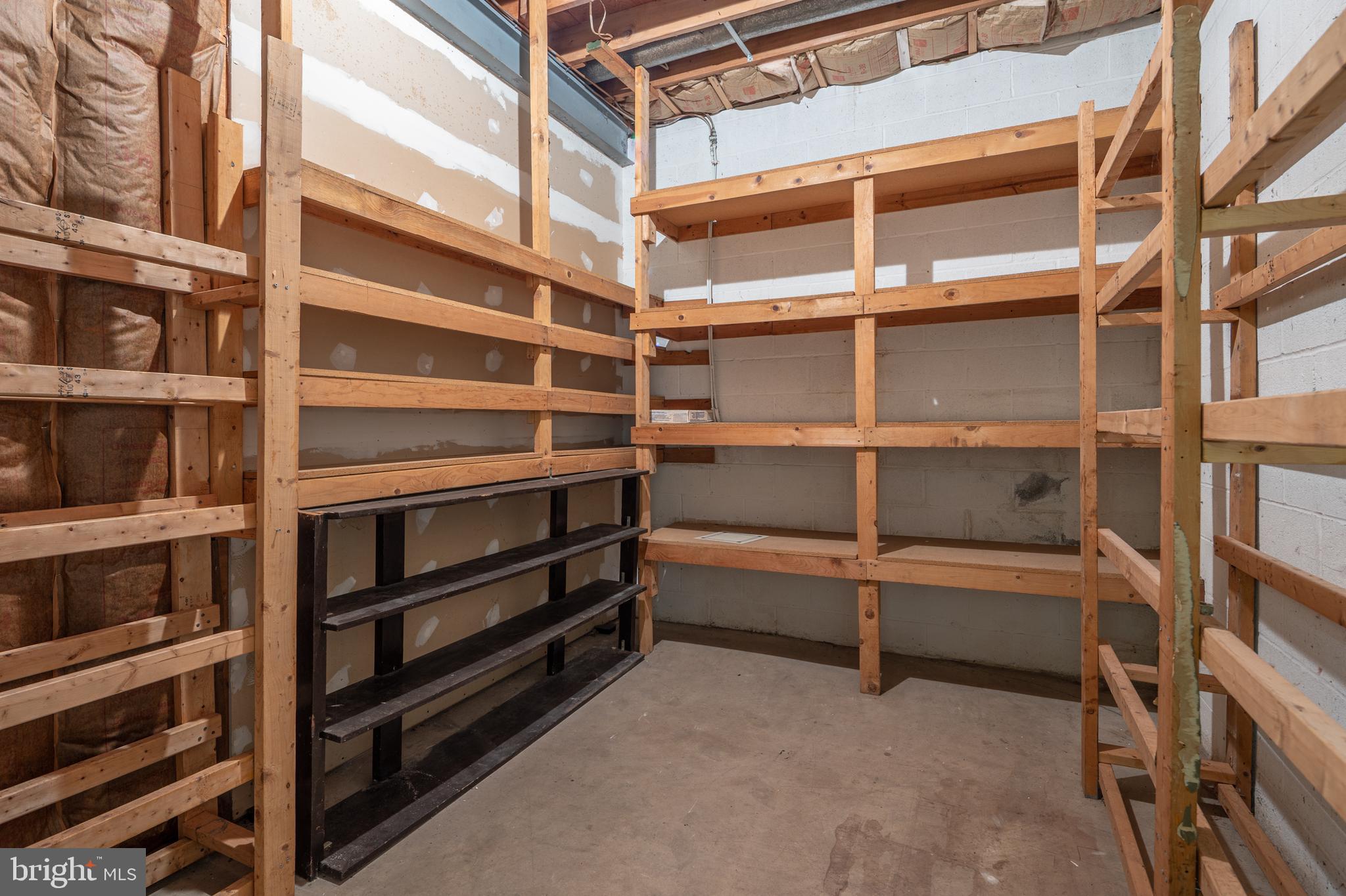 CONGRESSIONAL COUNTRY CLUB ESTATES - Residential