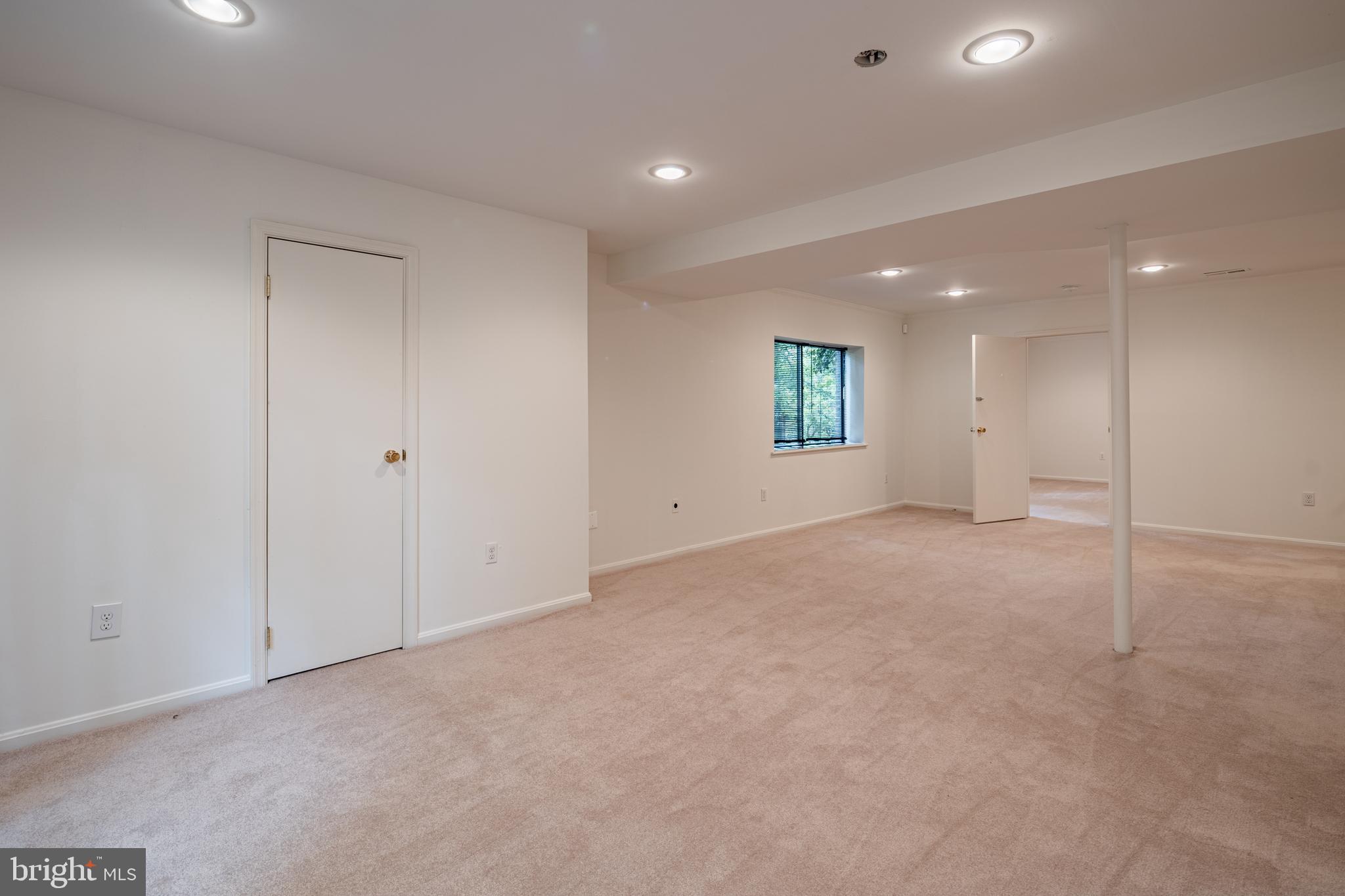 CONGRESSIONAL COUNTRY CLUB ESTATES - Residential