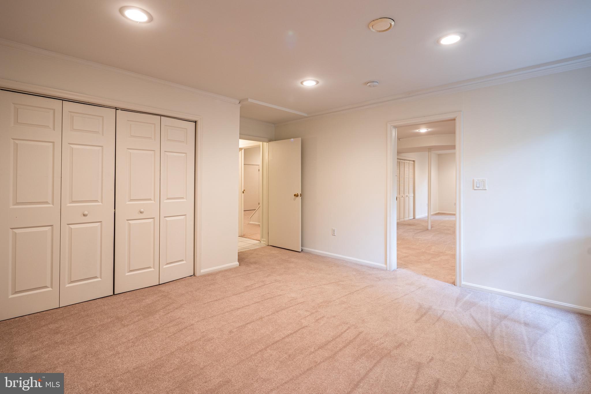 CONGRESSIONAL COUNTRY CLUB ESTATES - Residential