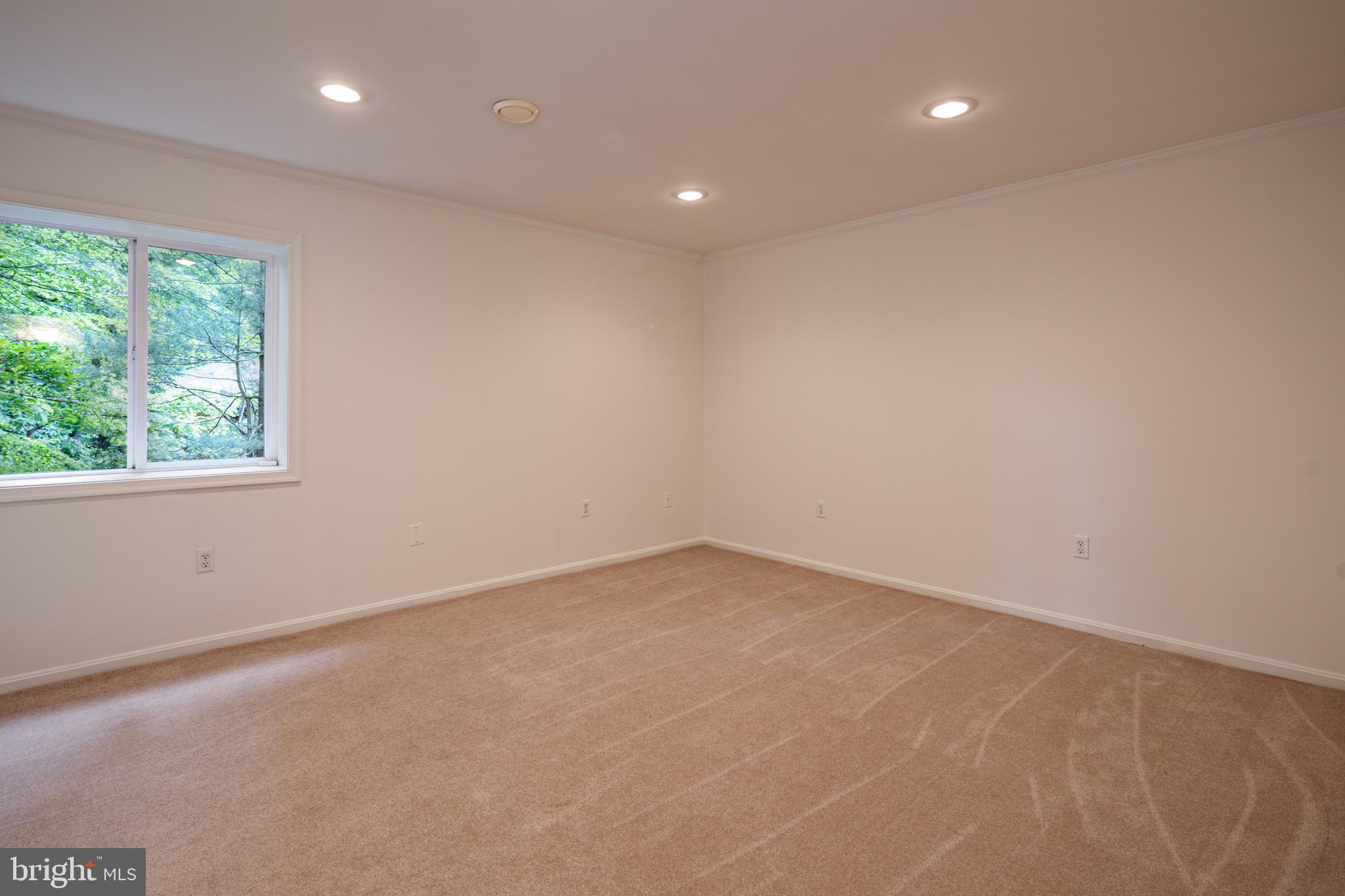 CONGRESSIONAL COUNTRY CLUB ESTATES - Residential