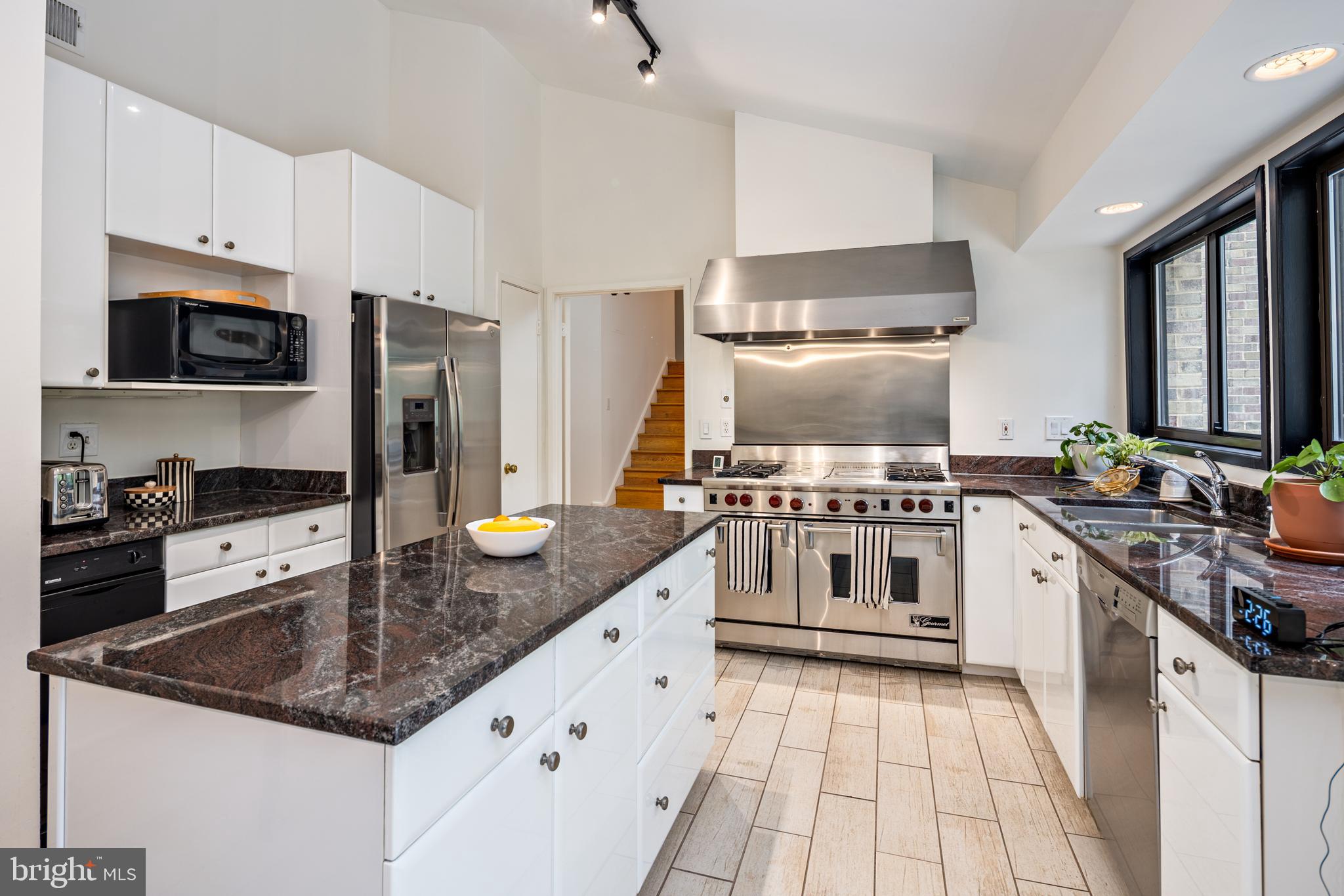 CONGRESSIONAL COUNTRY CLUB ESTATES - Residential