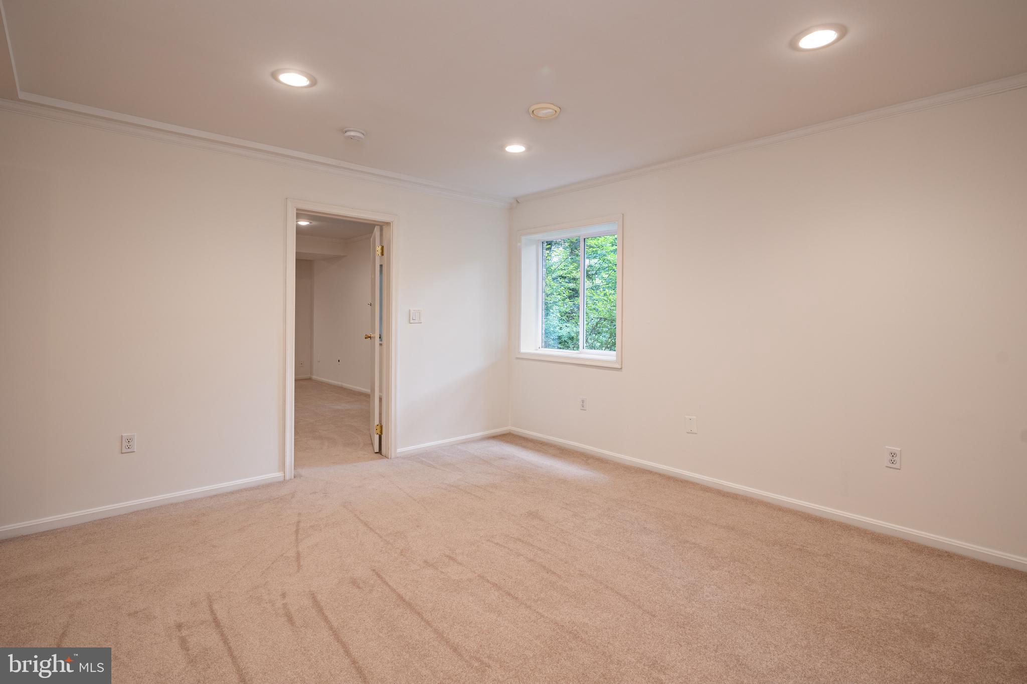 CONGRESSIONAL COUNTRY CLUB ESTATES - Residential