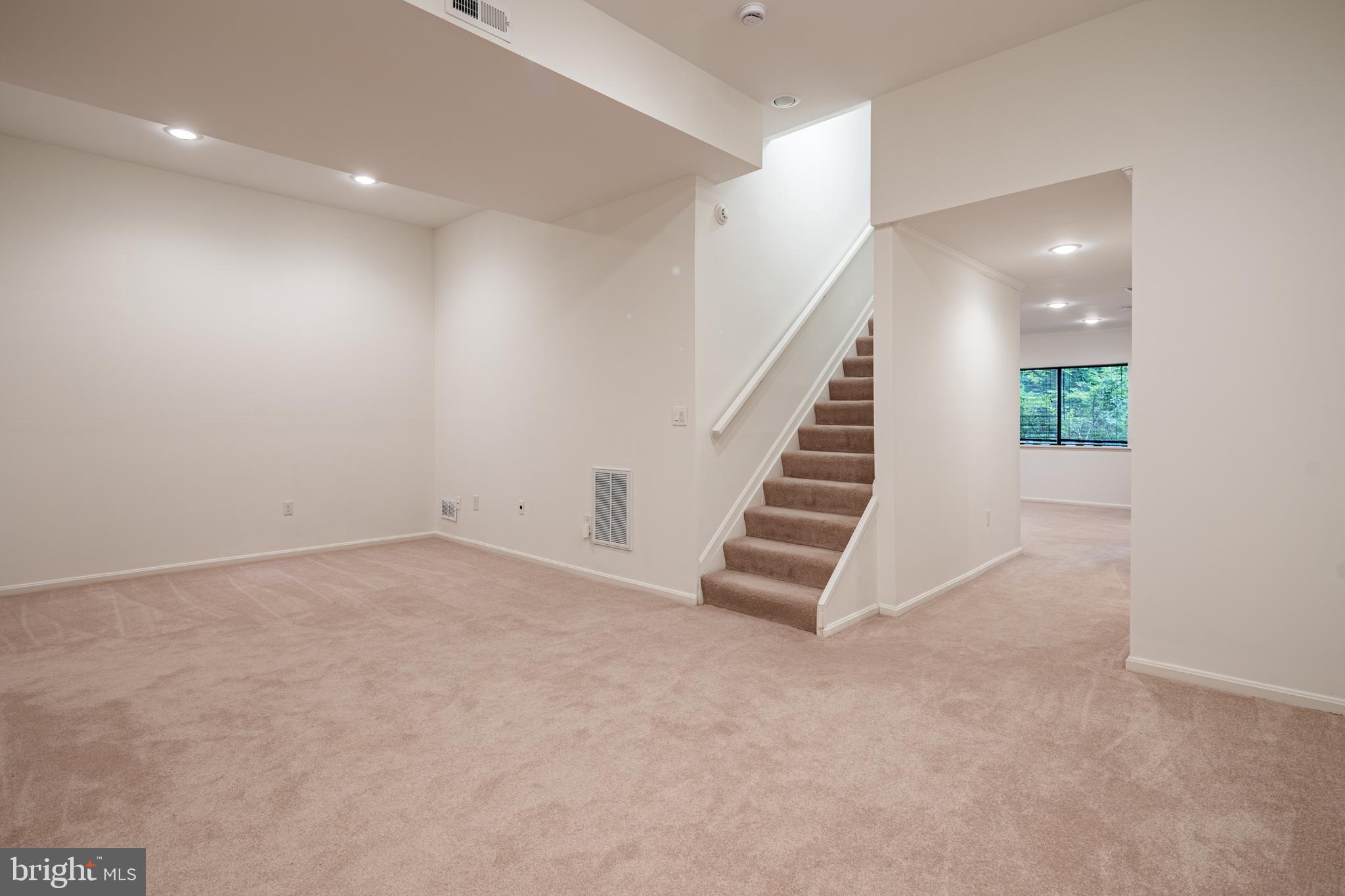 CONGRESSIONAL COUNTRY CLUB ESTATES - Residential