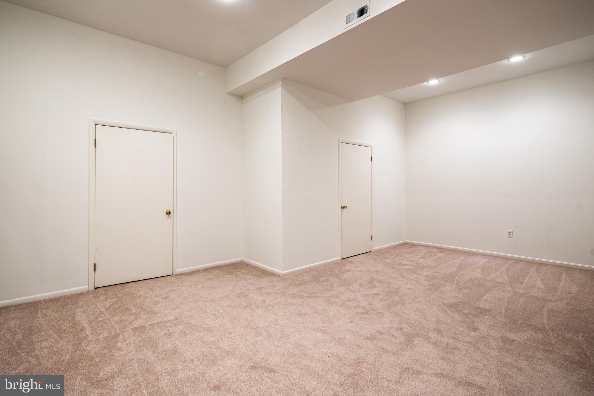 CONGRESSIONAL COUNTRY CLUB ESTATES - Residential