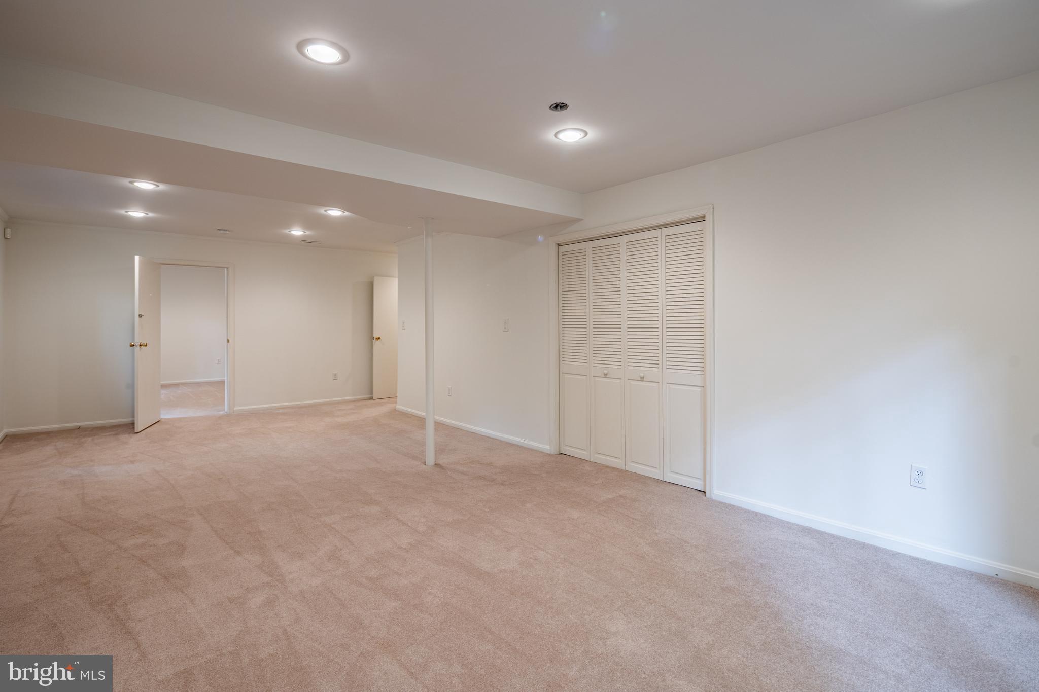 CONGRESSIONAL COUNTRY CLUB ESTATES - Residential