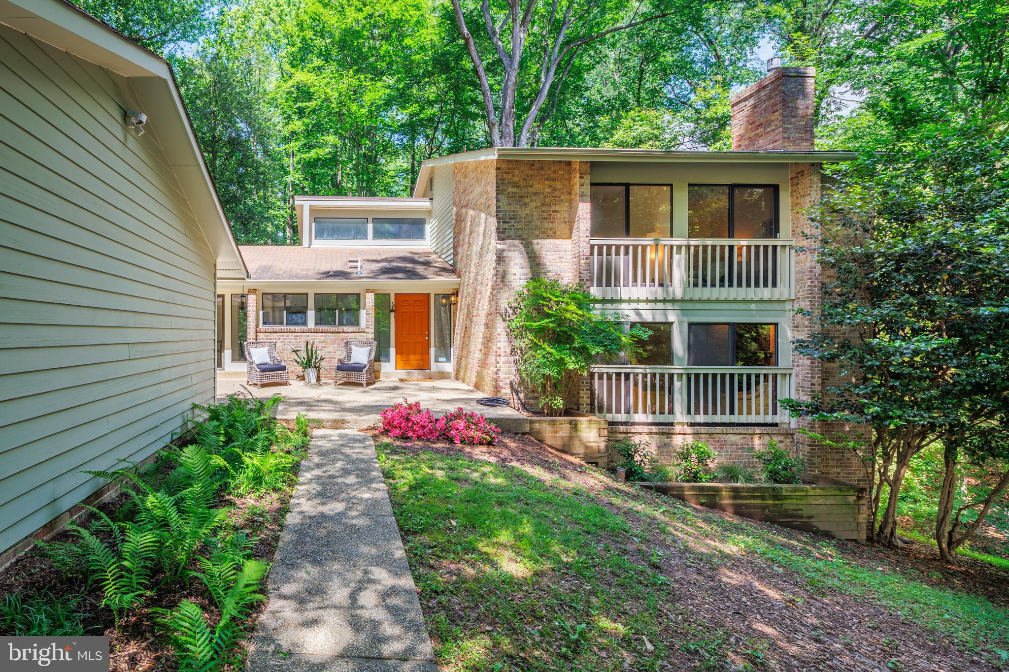 6921 CARLYNN COURT