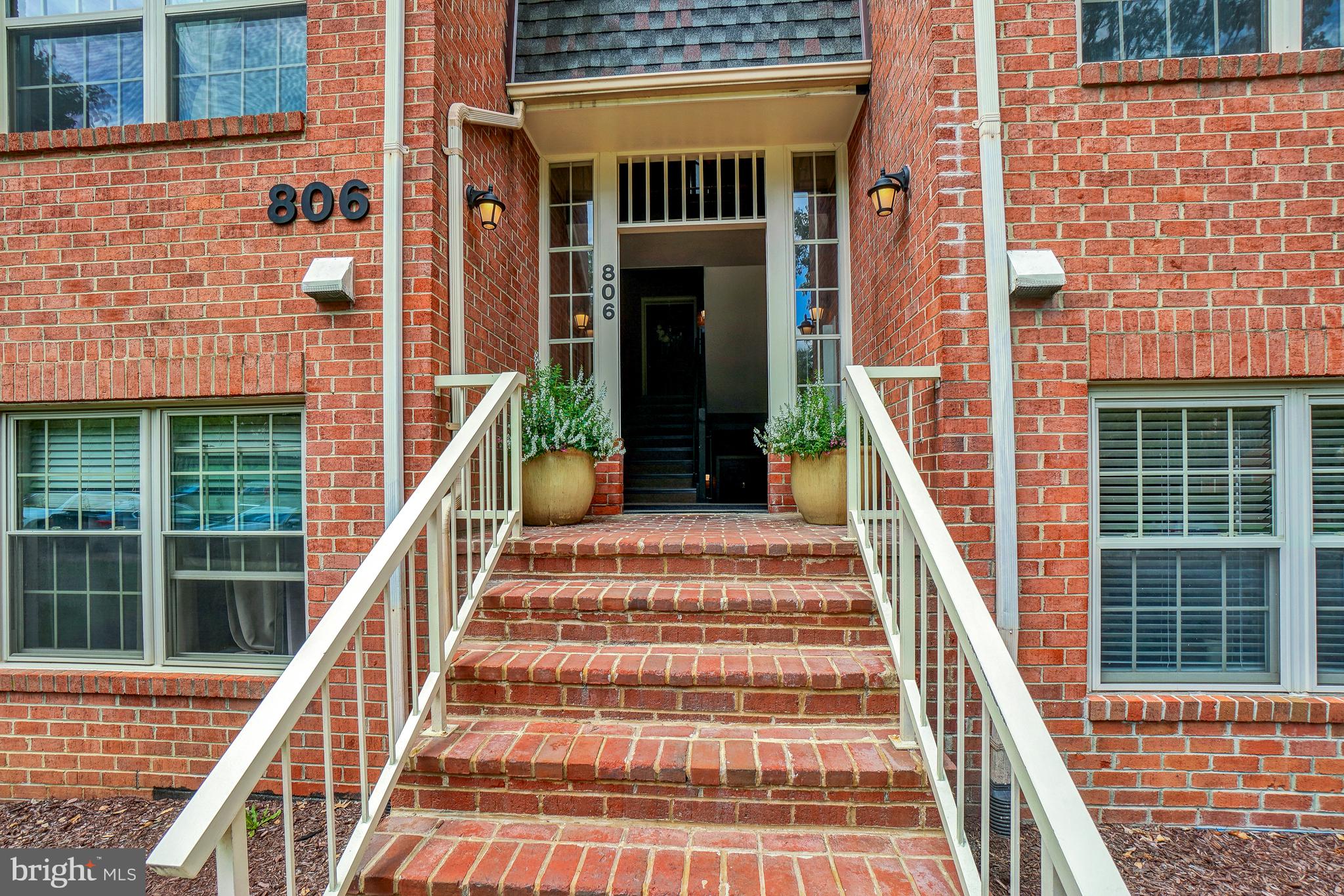 806 AMBER TREE COURT 806-303
