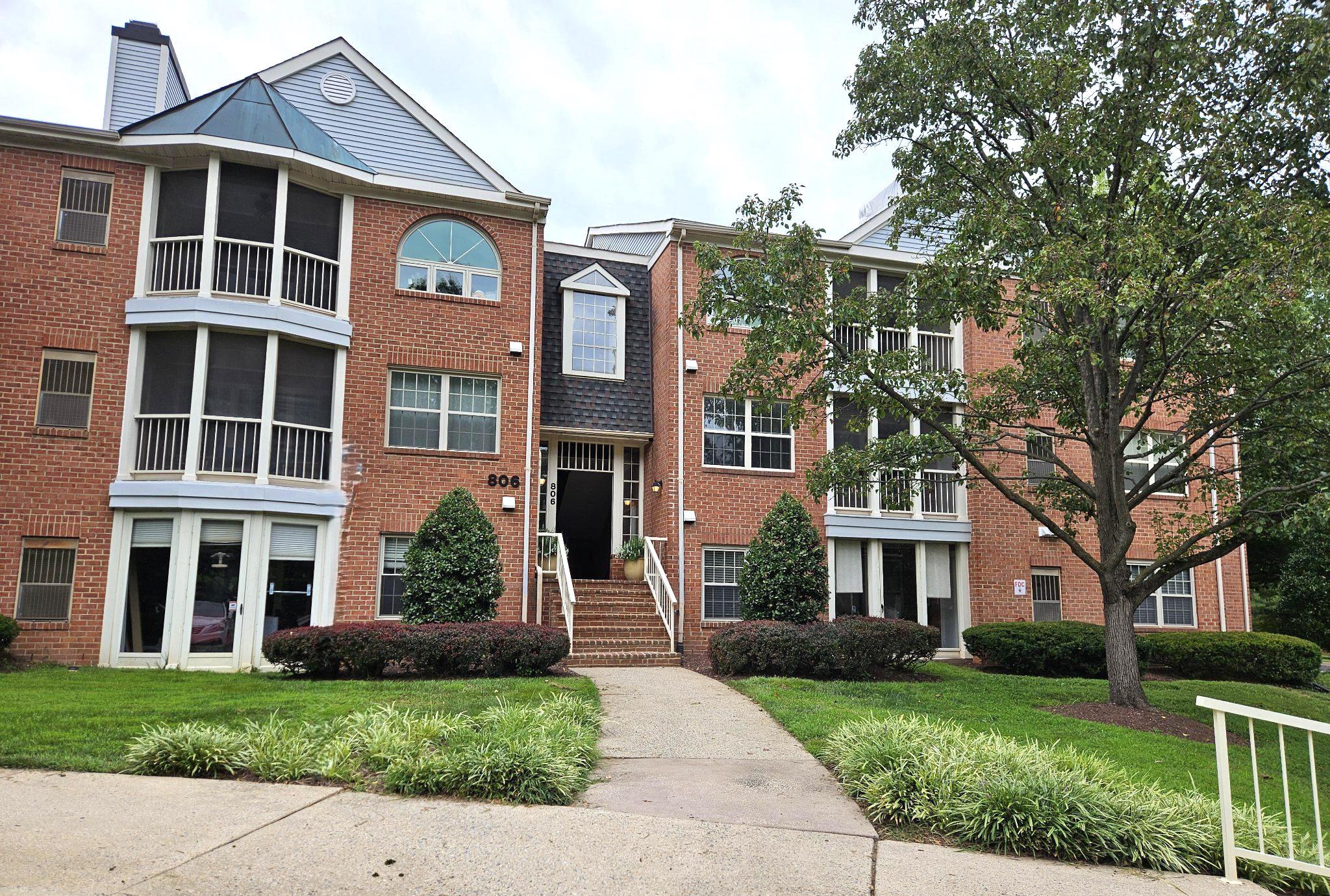 806 AMBER TREE COURT 806-303