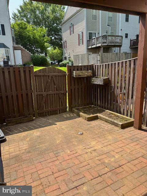 STONEHAVEN MEWS IN CROFTON VILLAGE - Residential Lease