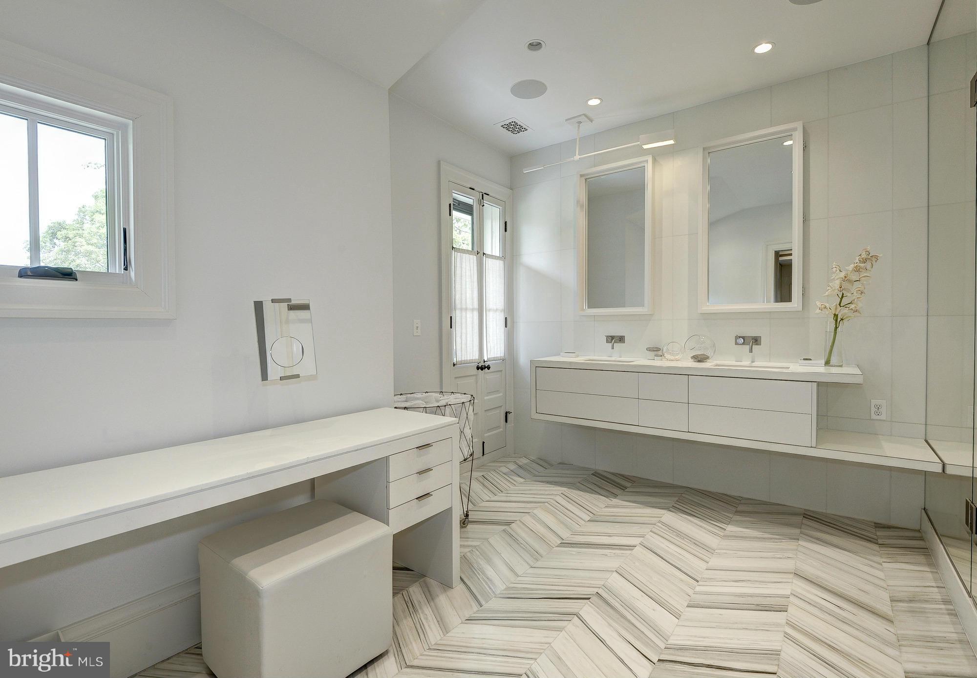 CLEVELAND PARK - Residential