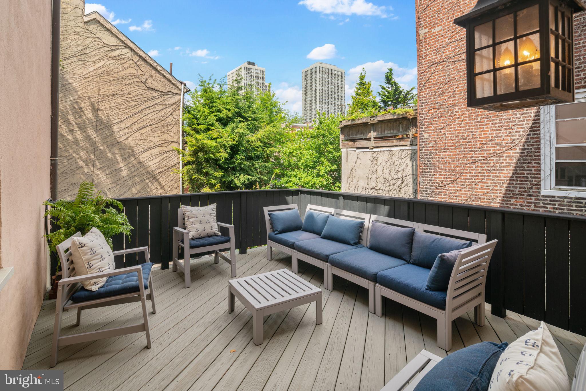 SOCIETY HILL - Residential