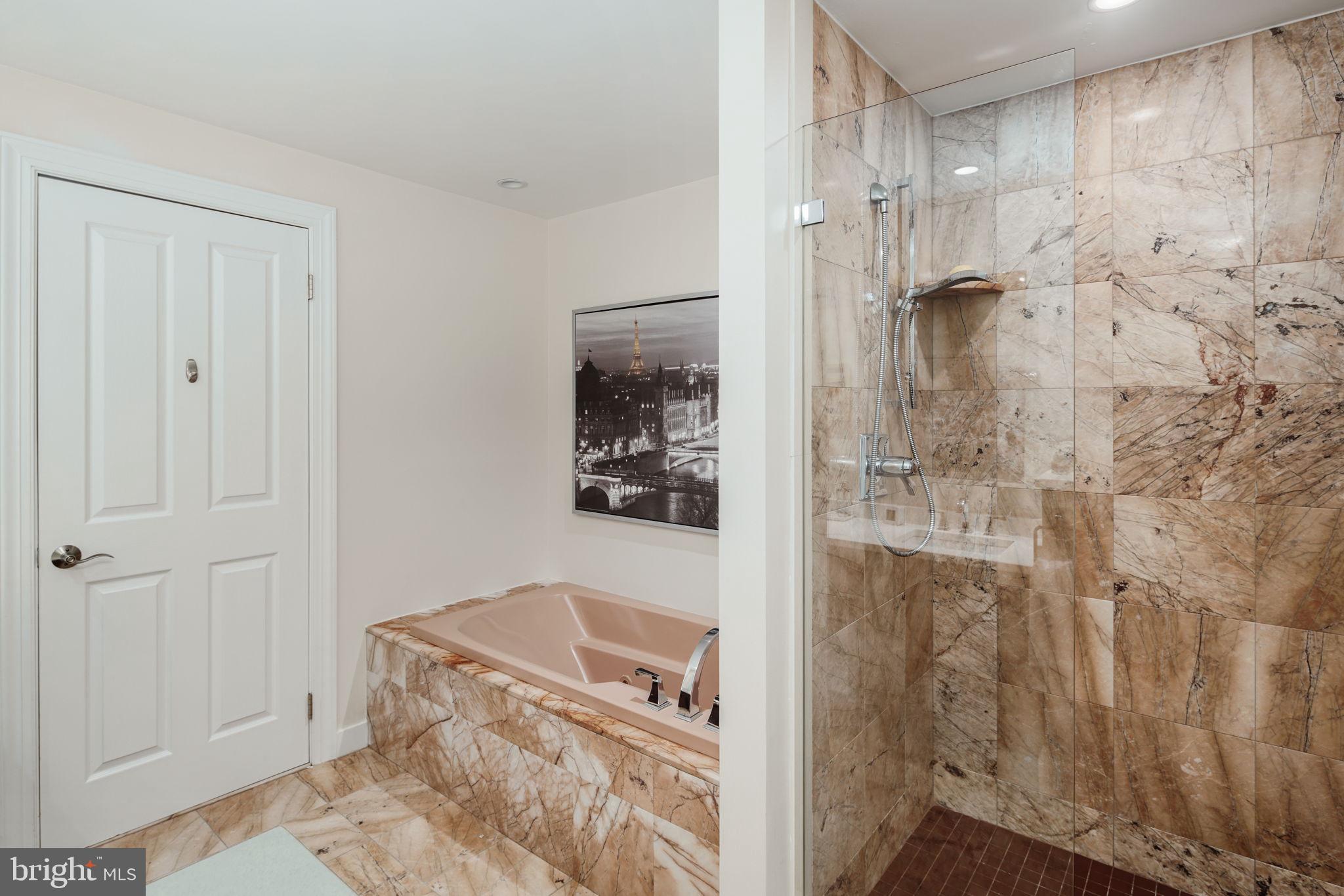 SOCIETY HILL - Residential