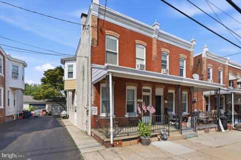 Townhouse For Sale - 111 W 5th Street<br/> Montgomery County, BRIDGEPORT, PA 19405