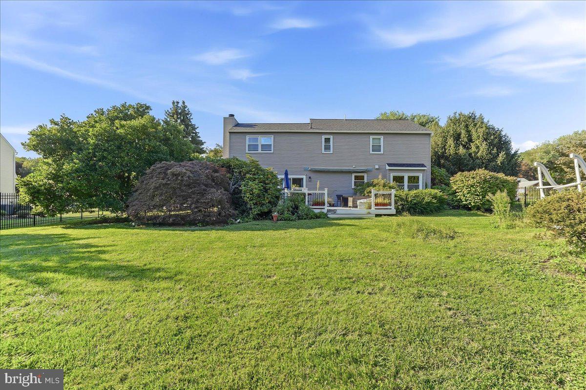 1227 VICTORIA LANE