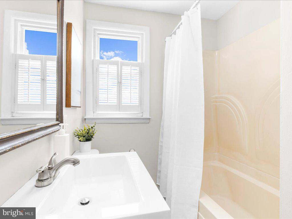 PERRY HALL - Residential