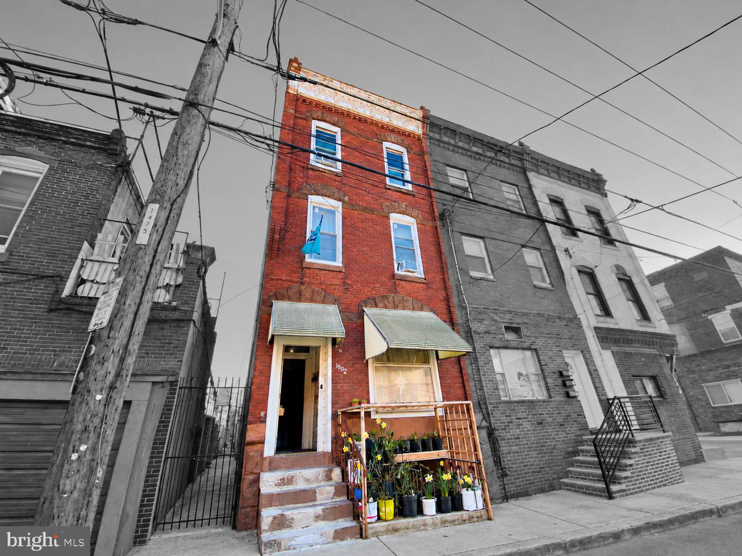 1502 MOORE STREET