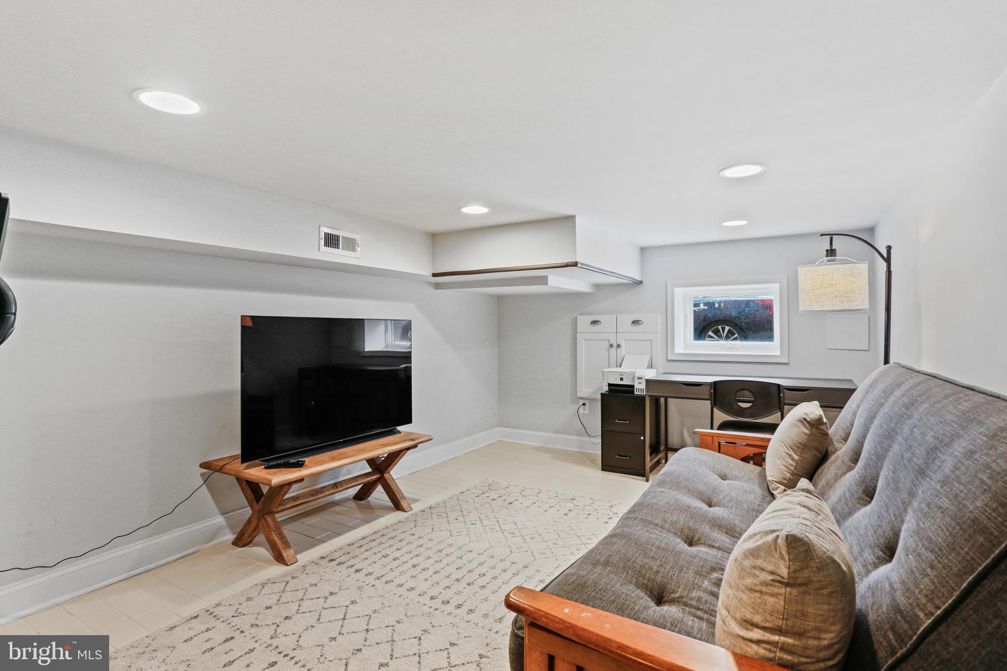 LOCUST POINT - Residential Lease