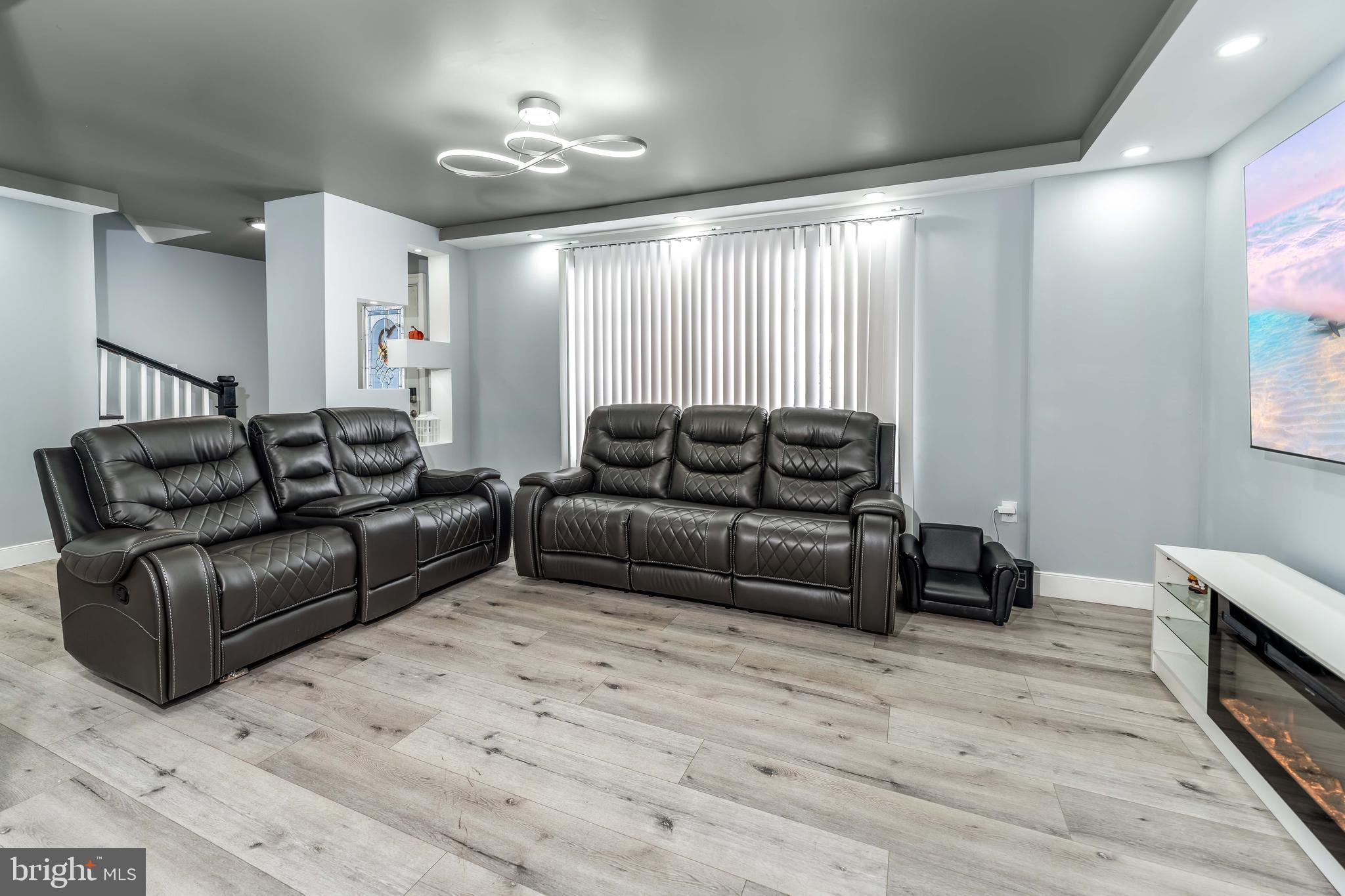 MT ALLEN HEIGHTS - Residential