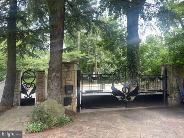 BRADLEY HILLS - Residential Lease