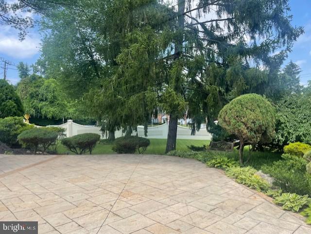 BRADLEY HILLS - Residential Lease