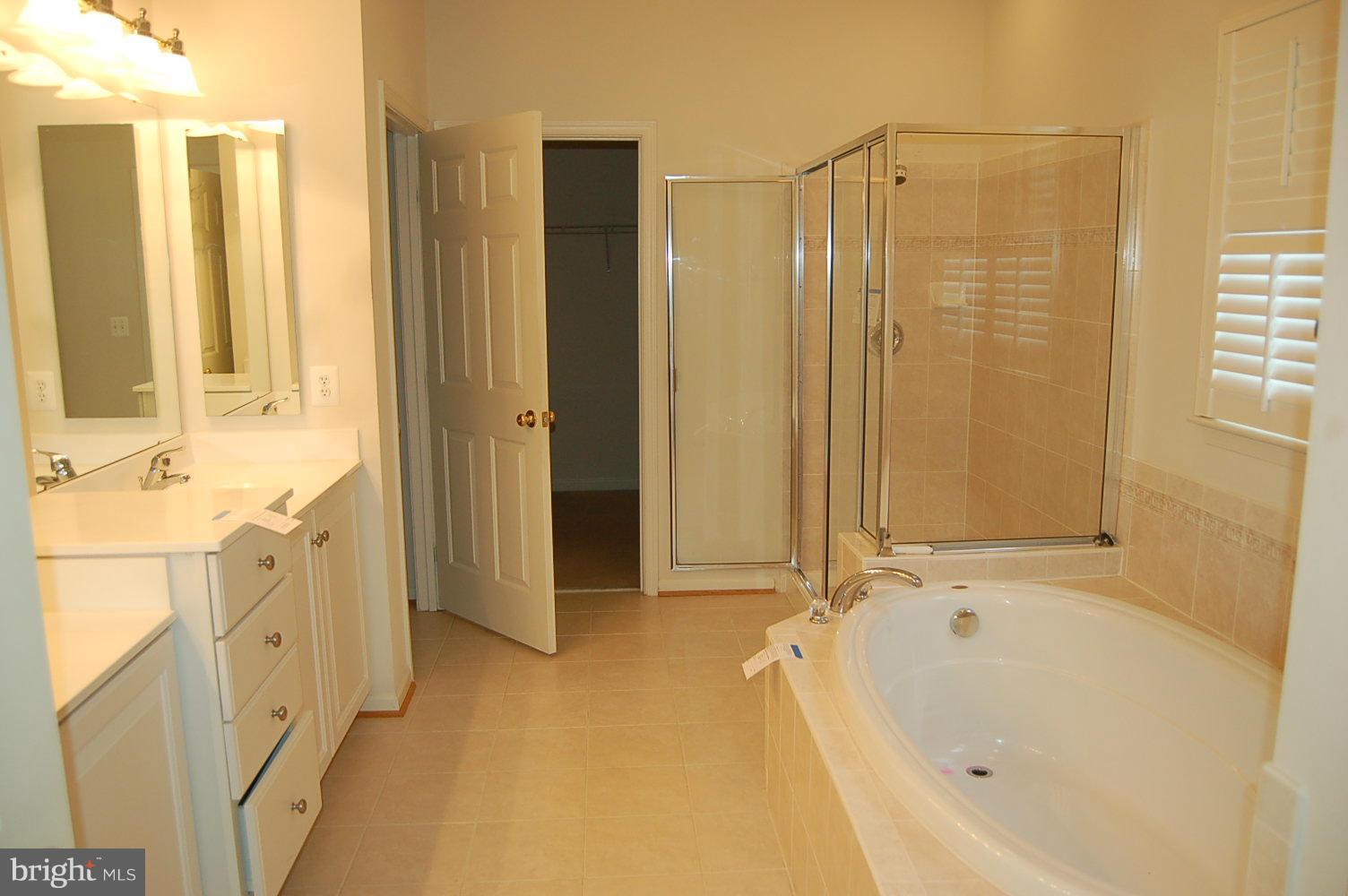 LEE'S PARKE - Residential