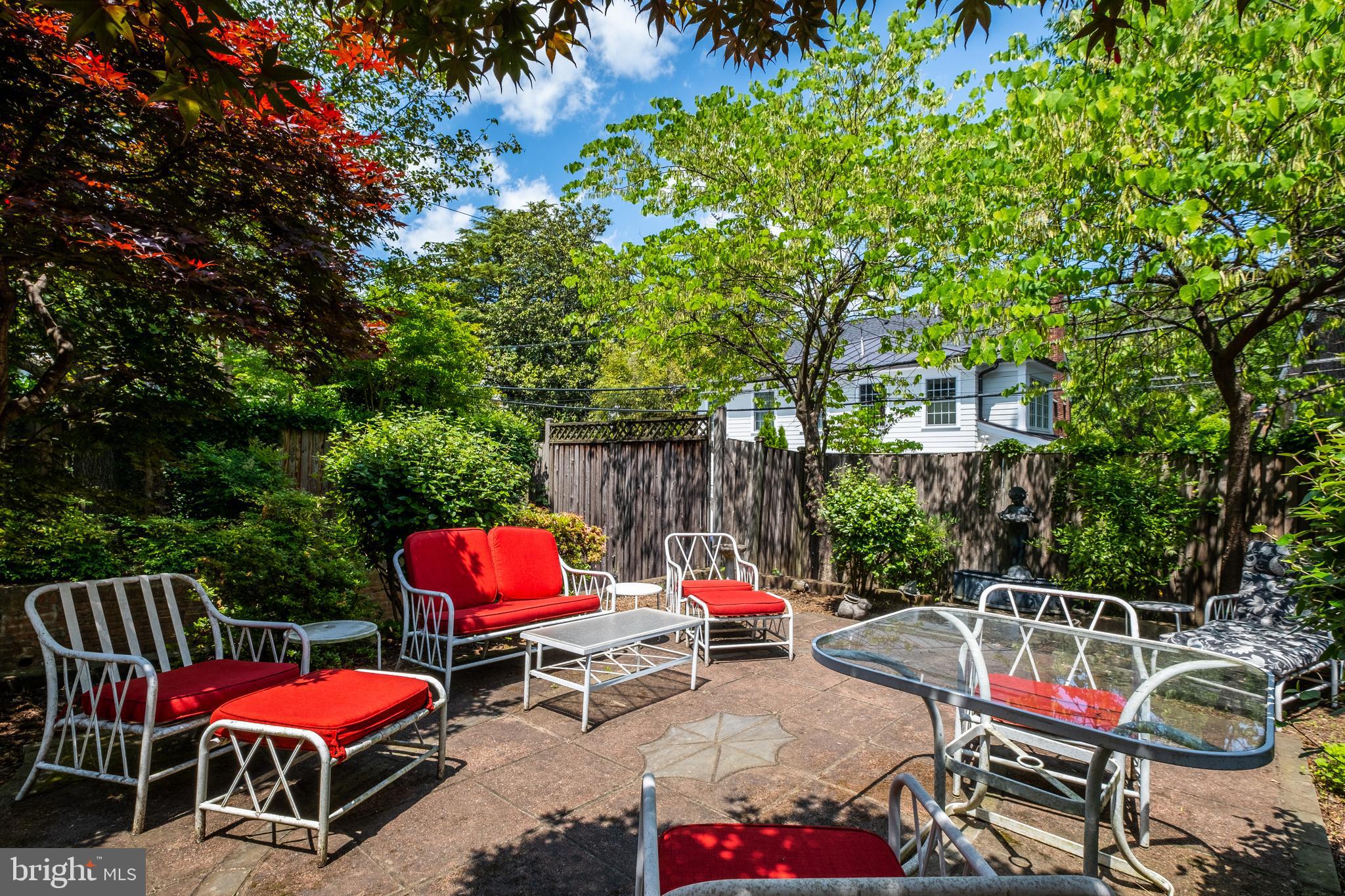 WOODLEY PARK - Residential