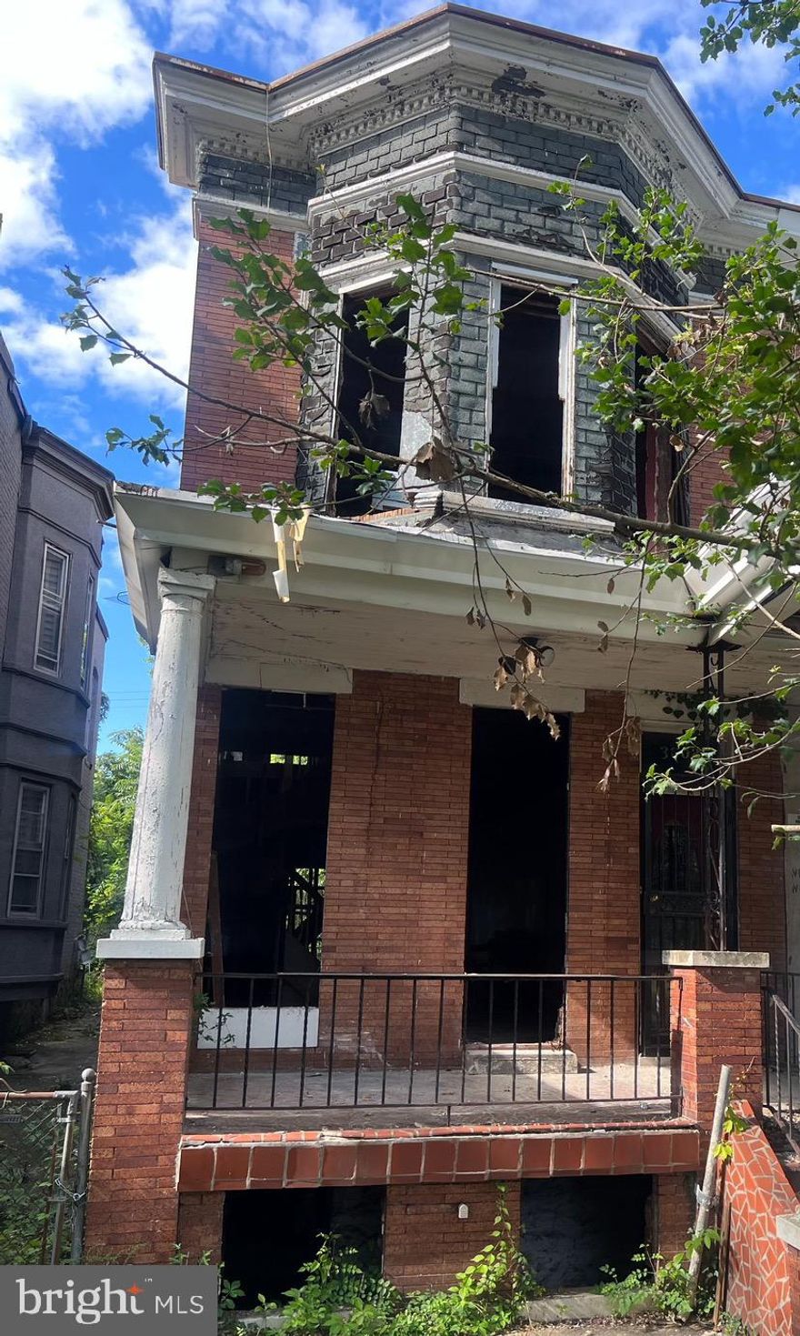 **INVESTOR SPECIAL** This empty shell is a blank slate for an investors design ideas with over 1600 SQFT of space  to maximize your imagination and creativity for rooms. Demolition has already been completed and just awaiting you !! *PROPERTY IS BEING SOLD AS IS*