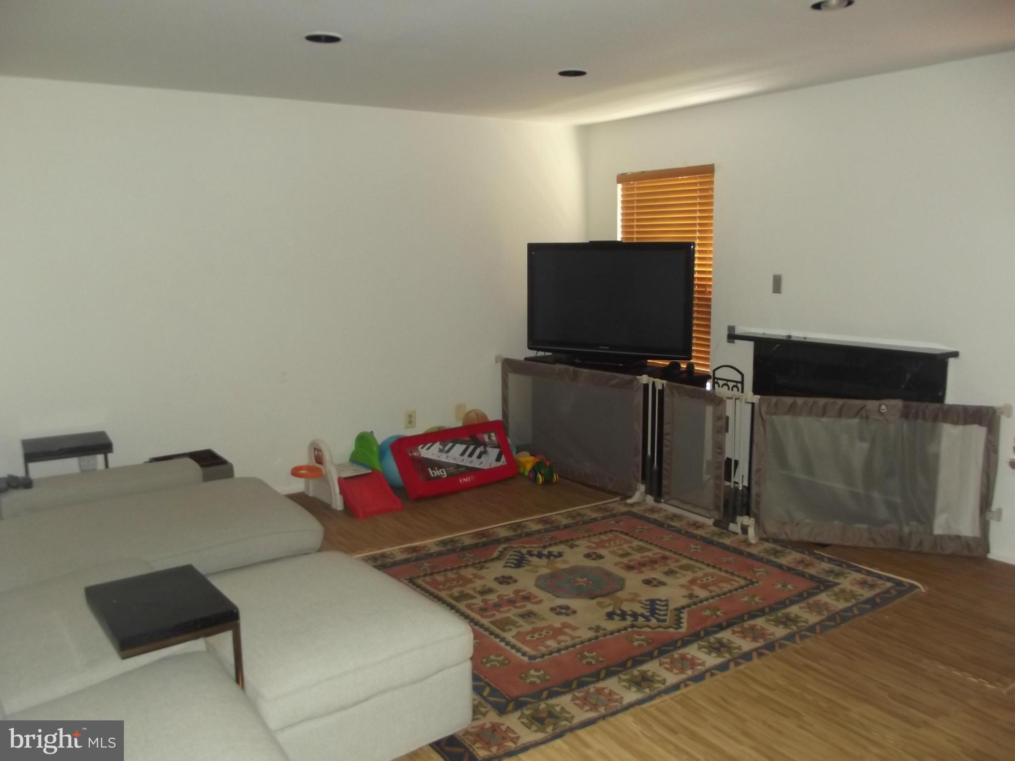 KINGSTOWNE - Residential Lease