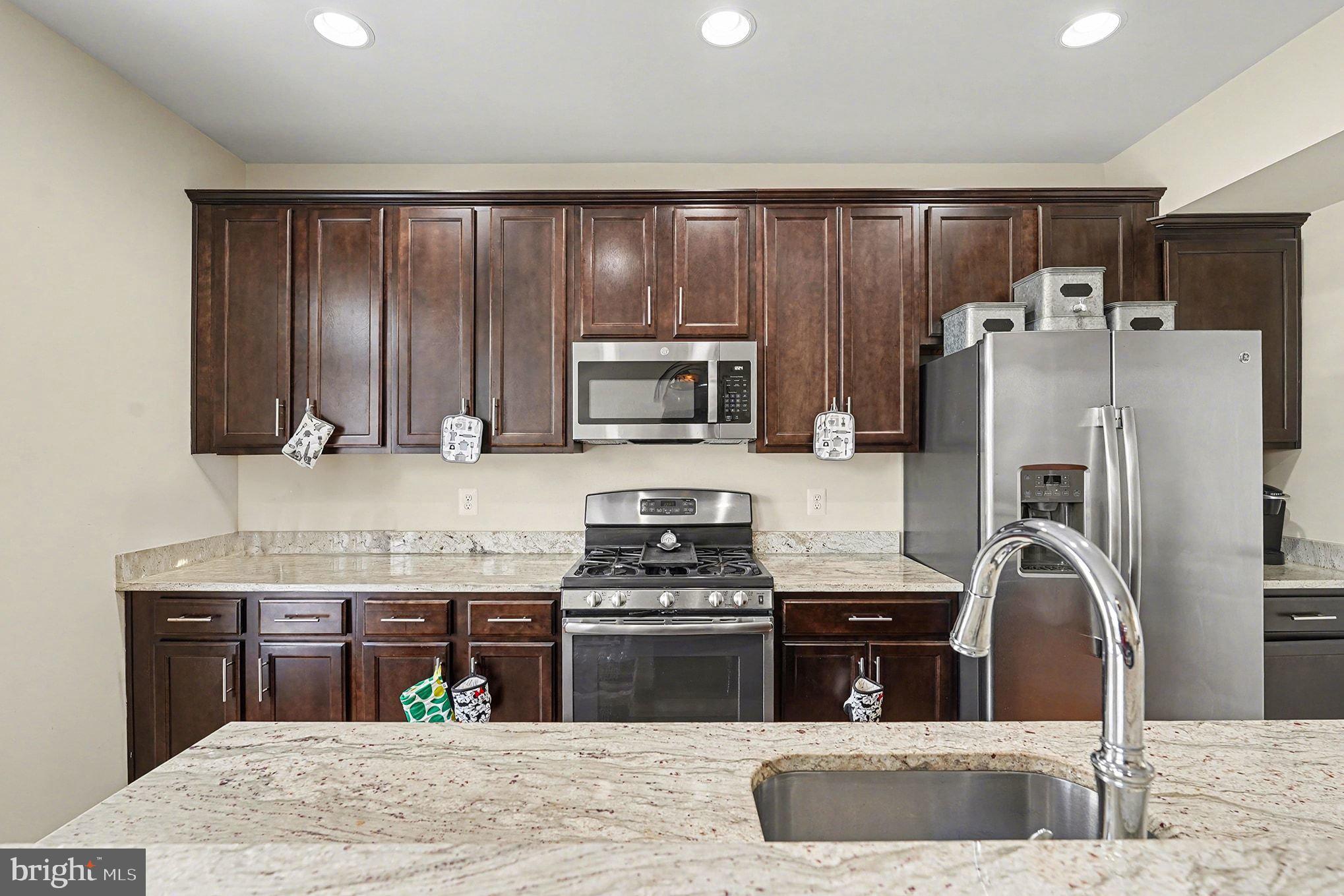 TRIANGLE HIGHLANDS CONDO - Residential