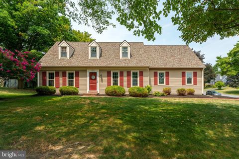 Photo of 818 E Jefferson Court, Lancaster, PA 17602 (MLS # PALA2054654)