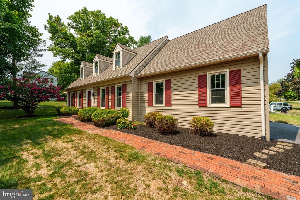 Photo of 818 E Jefferson Court, Lancaster, PA 17602 (MLS # PALA2054654)