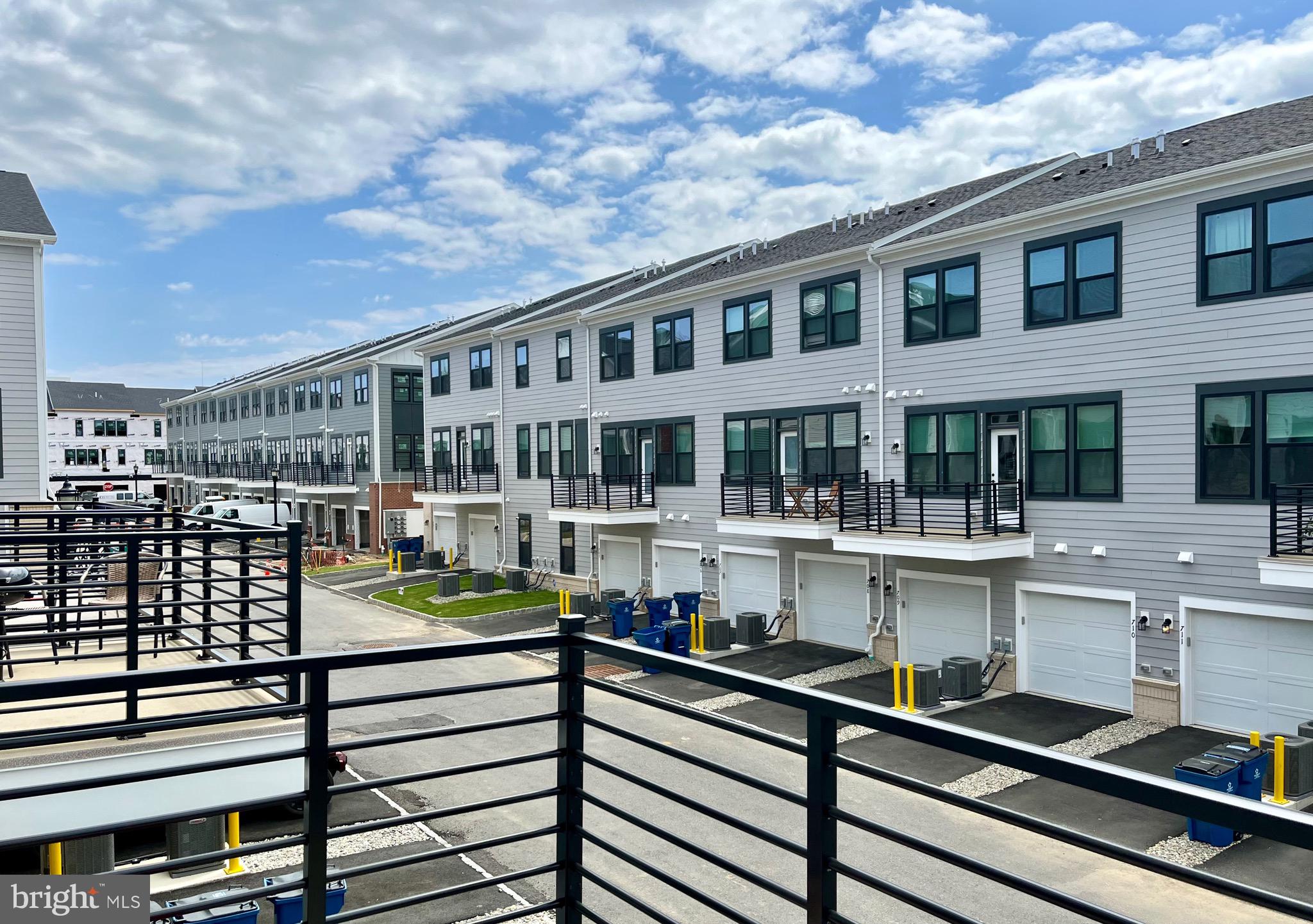 LINK AT W SQUARED - Residential Lease