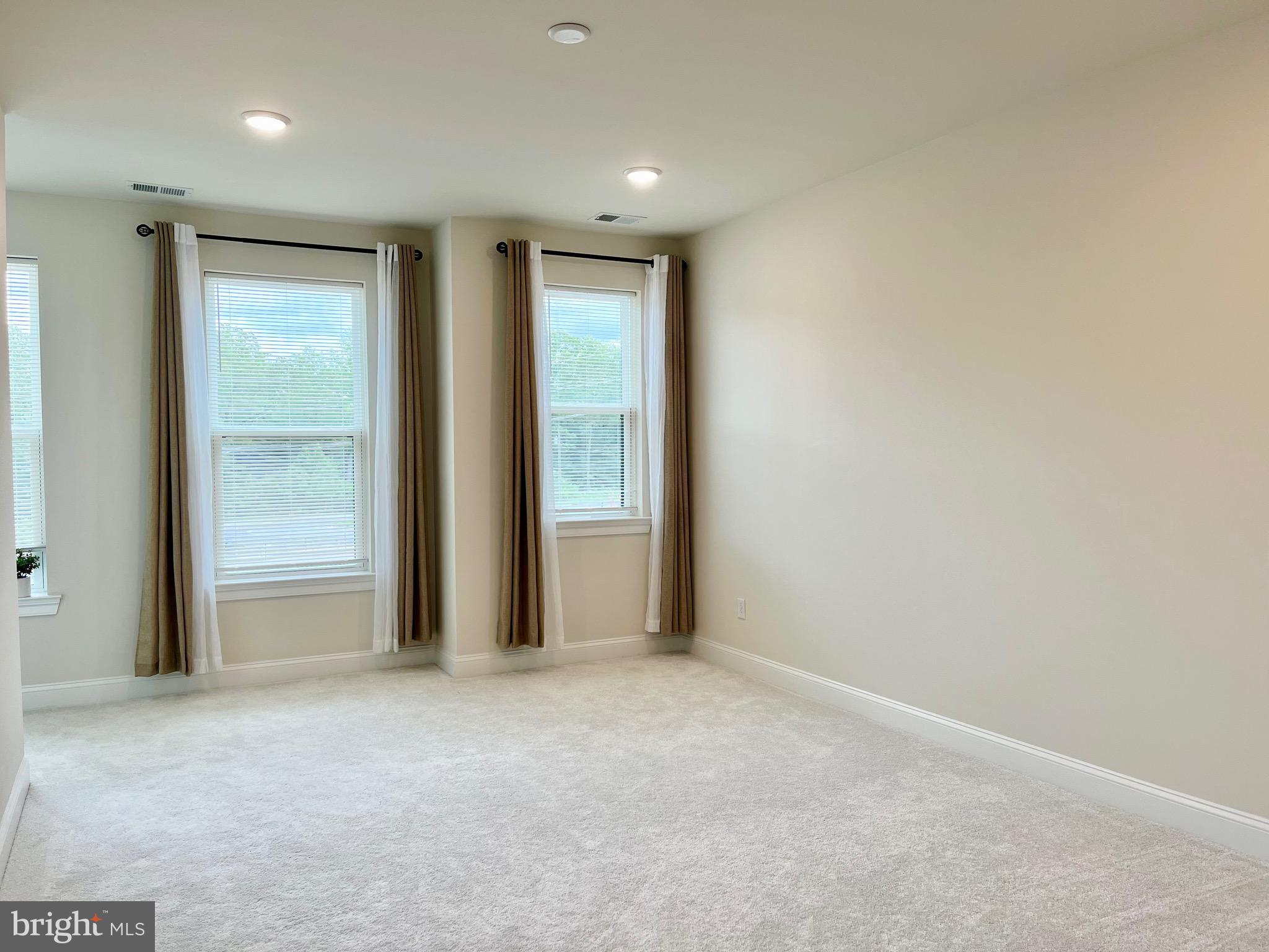 LINK AT W SQUARED - Residential Lease