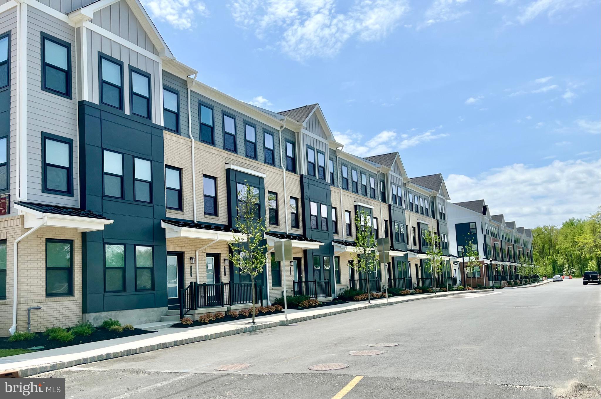 LINK AT W SQUARED - Residential Lease