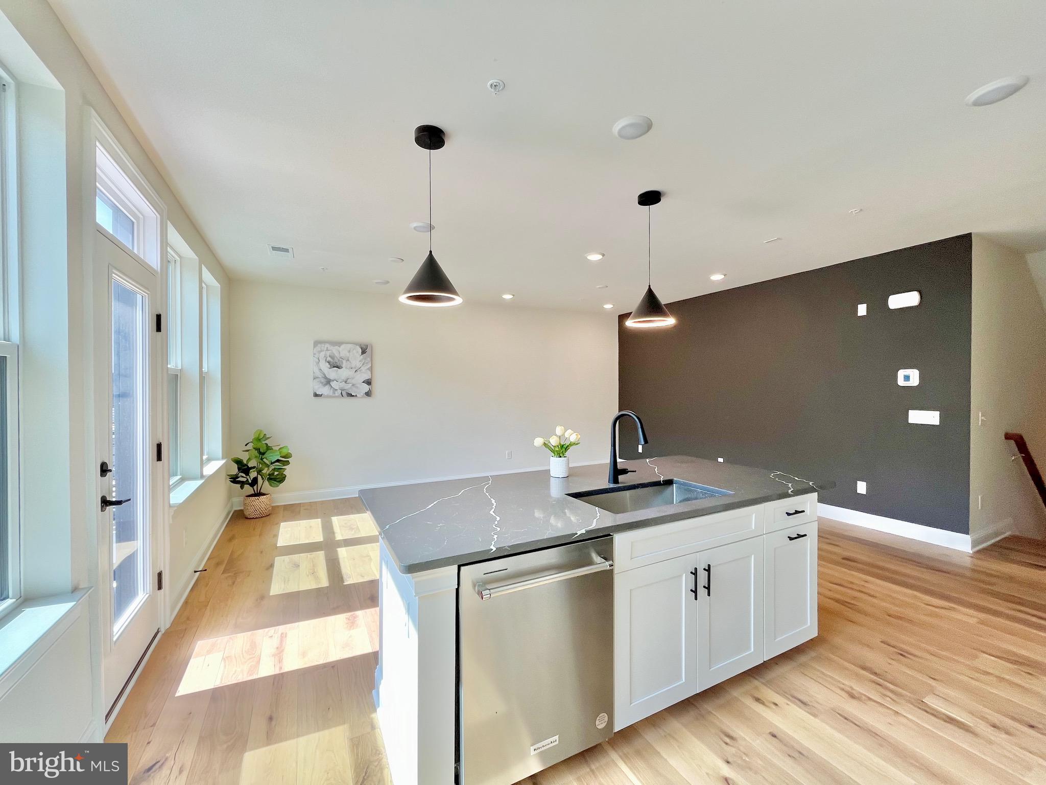 LINK AT W SQUARED - Residential Lease