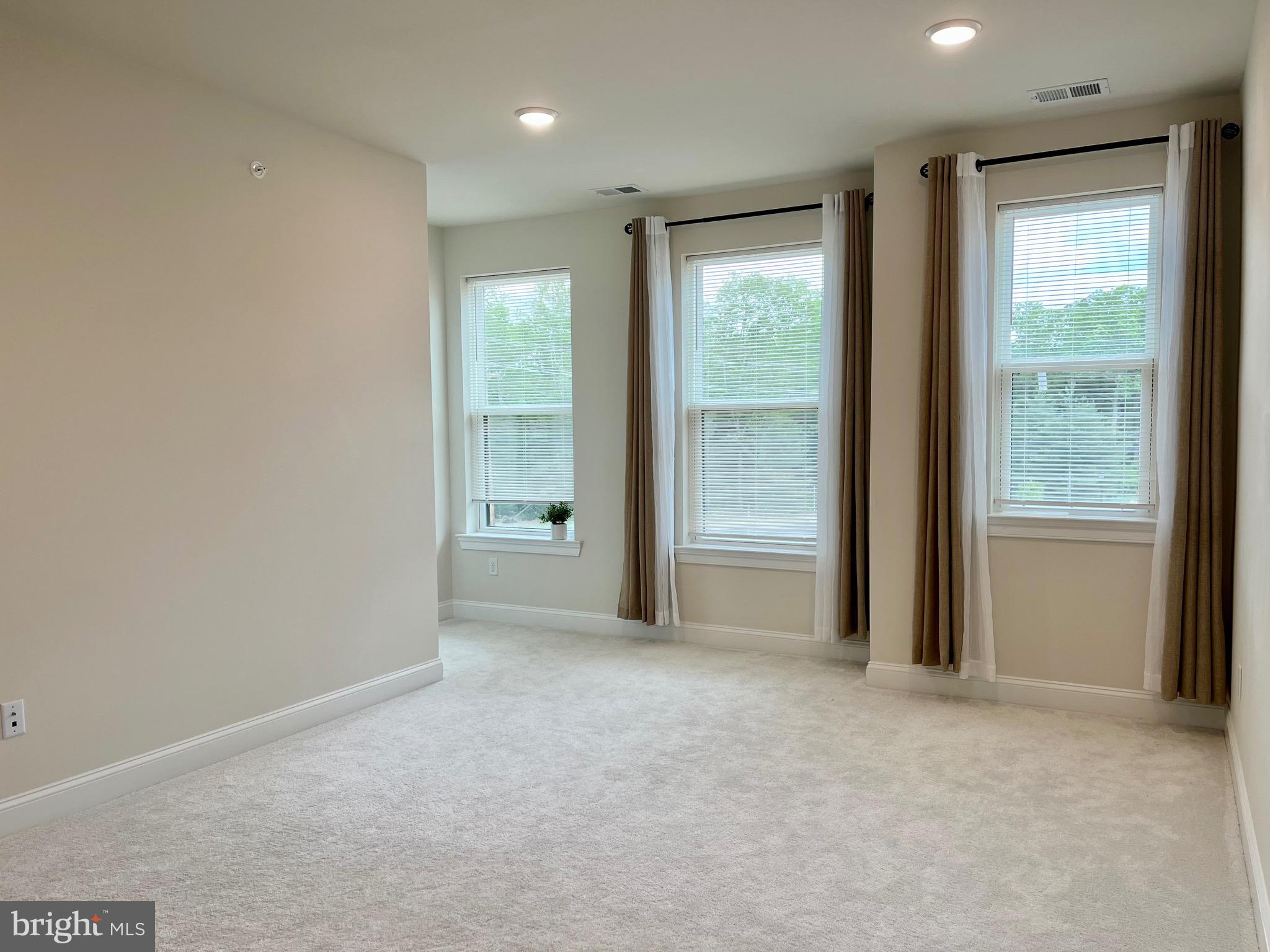 LINK AT W SQUARED - Residential Lease