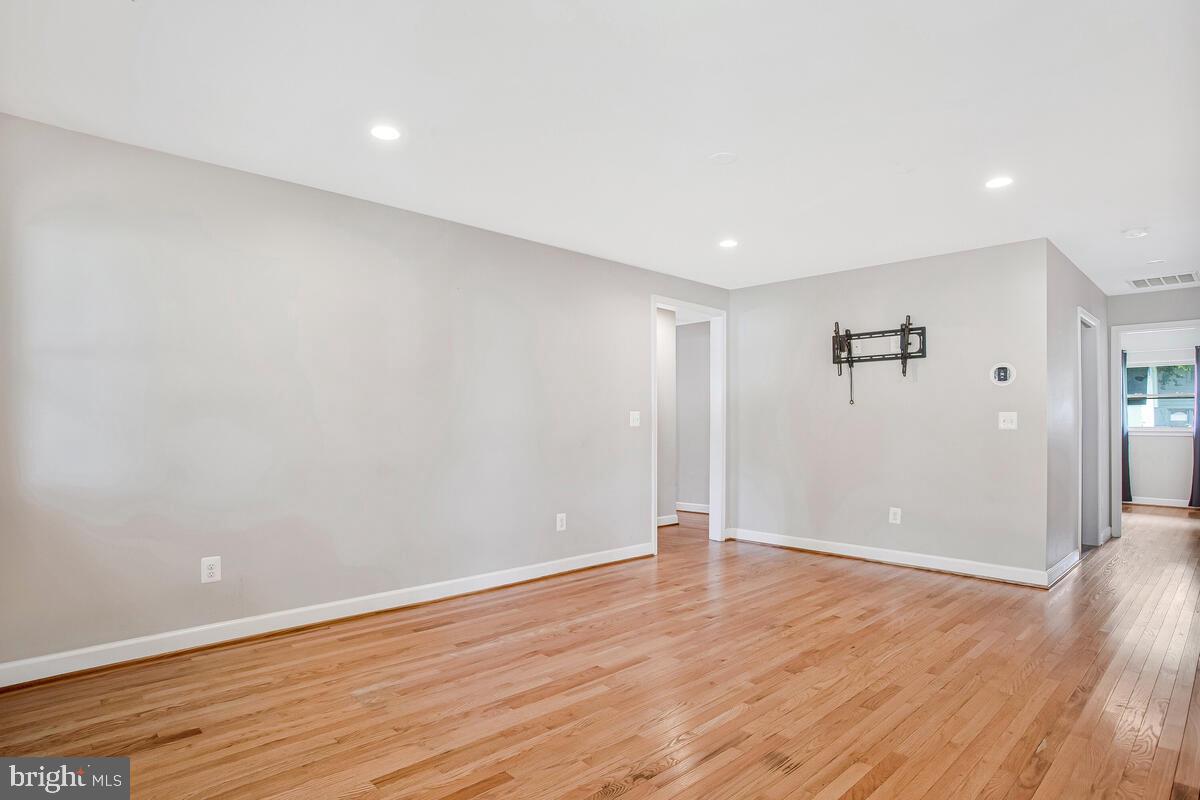 SAUNDERS POINT - Residential