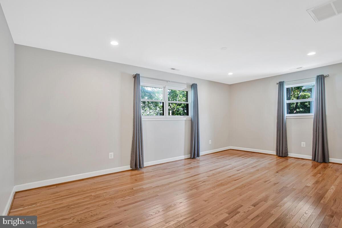 SAUNDERS POINT - Residential