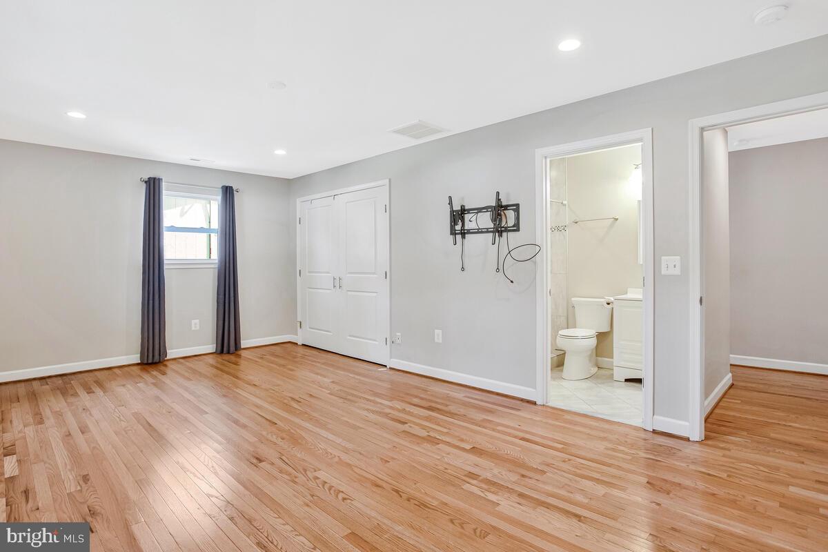 SAUNDERS POINT - Residential