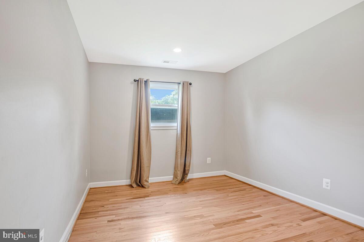 SAUNDERS POINT - Residential