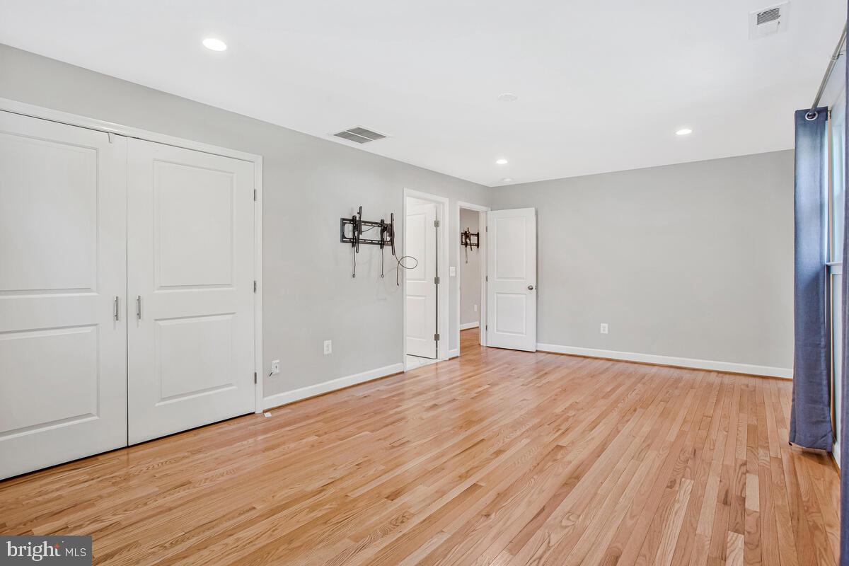 SAUNDERS POINT - Residential