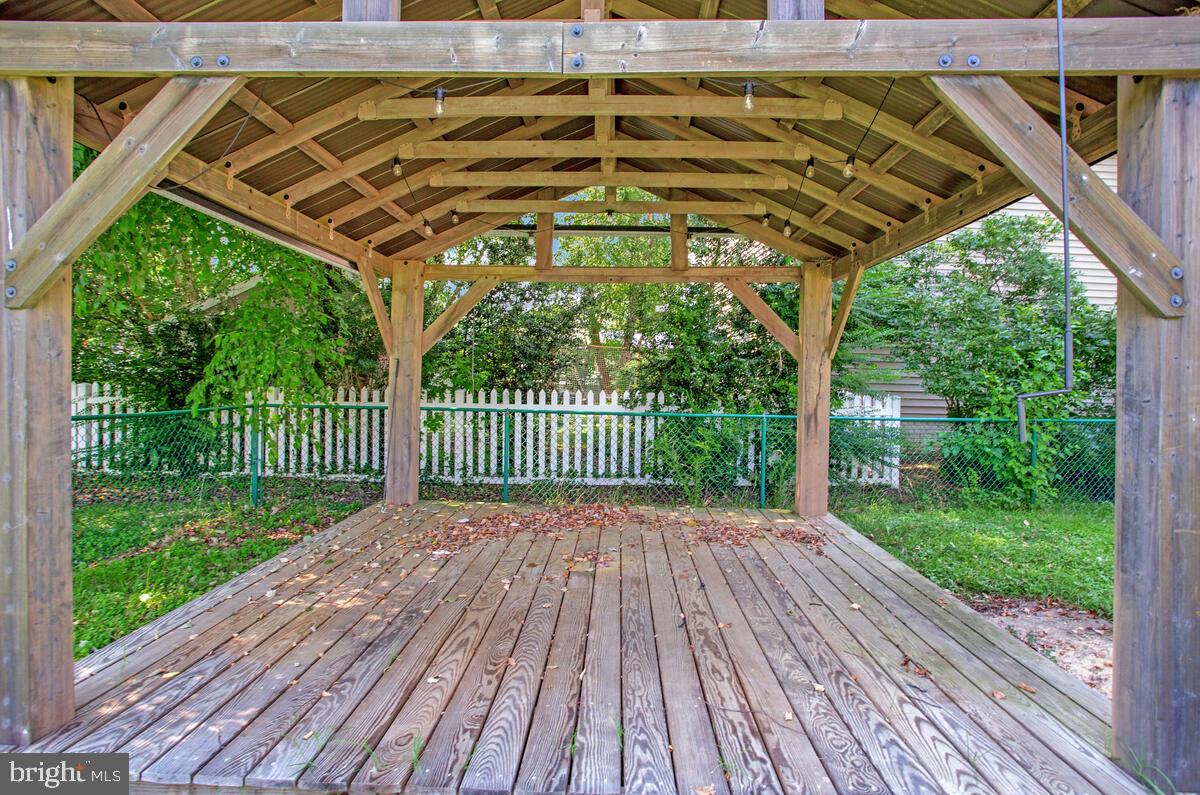 SAUNDERS POINT - Residential