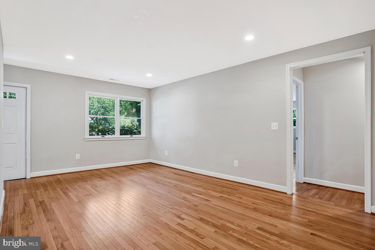 SAUNDERS POINT - Residential