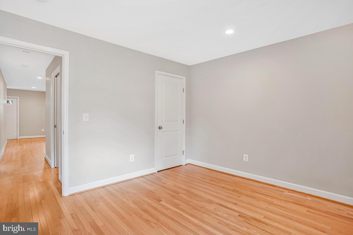 SAUNDERS POINT - Residential