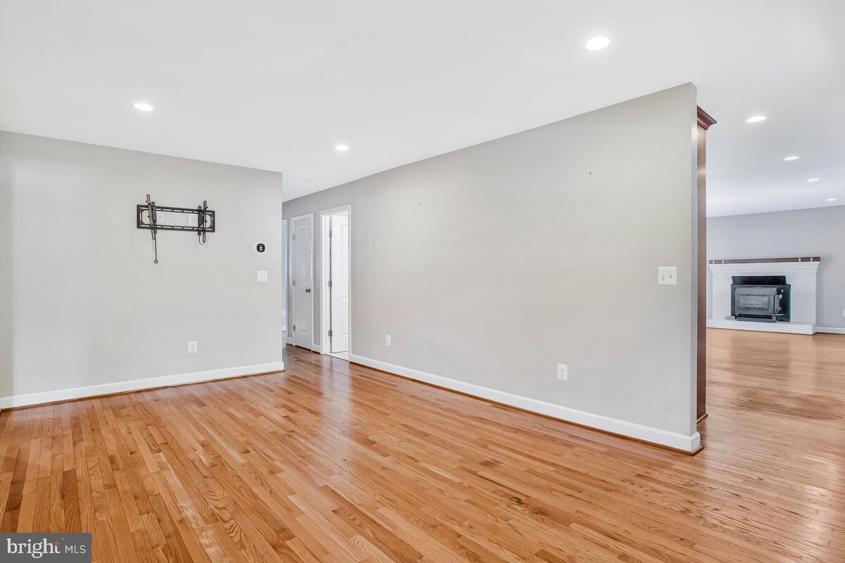 SAUNDERS POINT - Residential