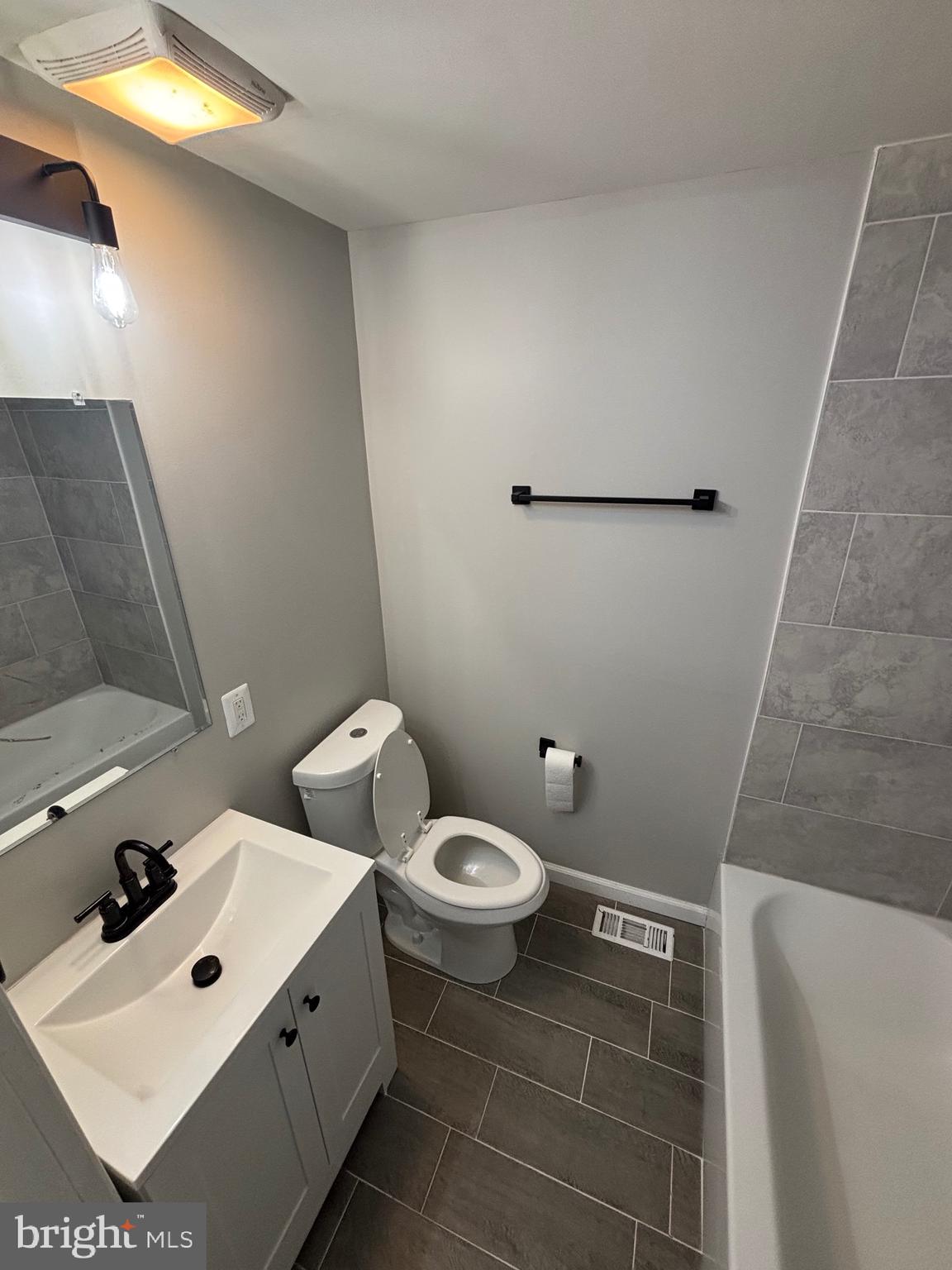 BEVERLY HILLS - Residential Lease