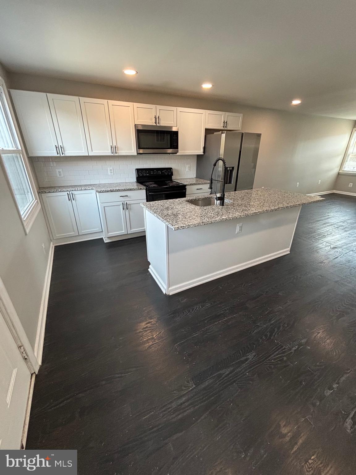 BEVERLY HILLS - Residential Lease