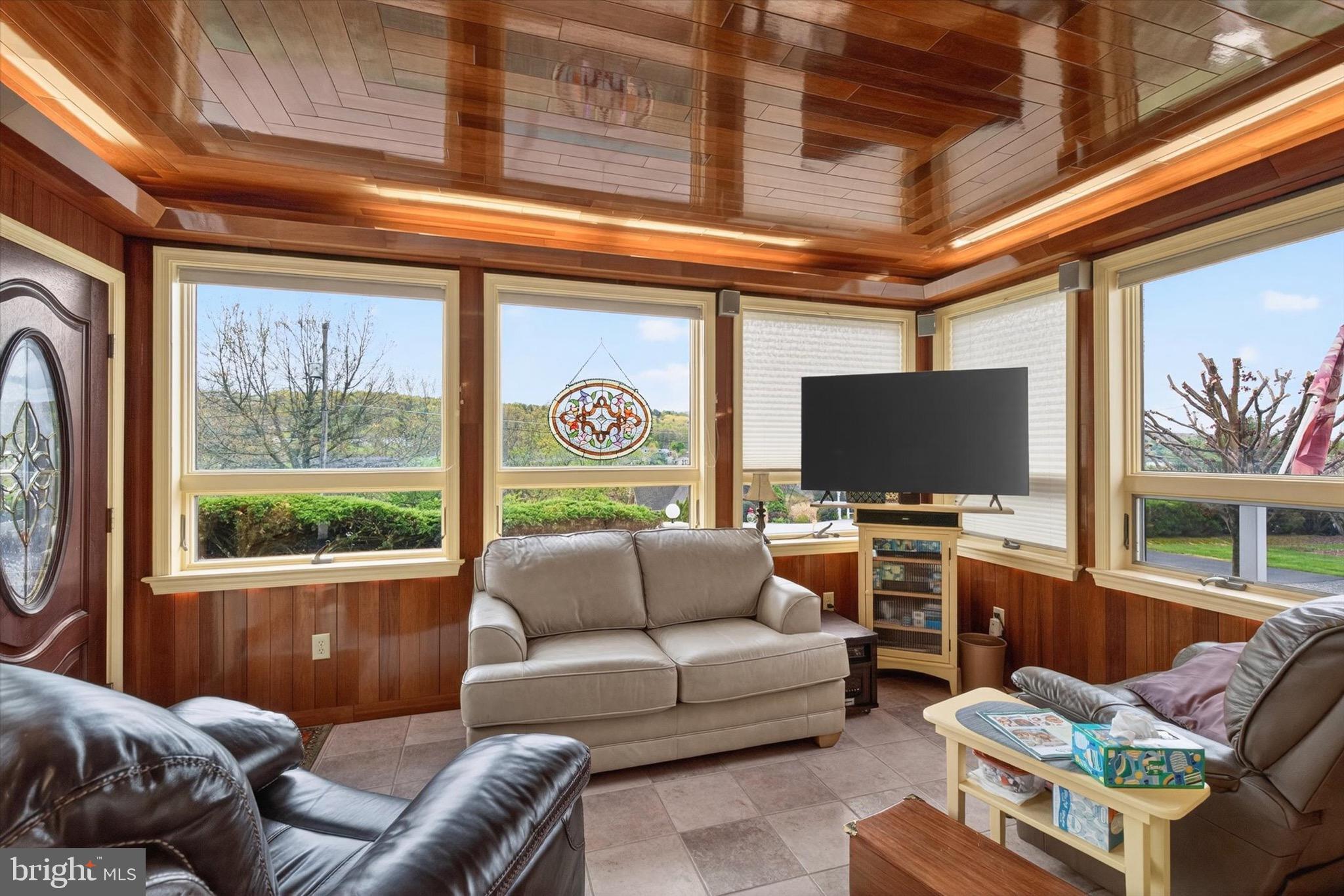 LAKE WYNONAH - Residential